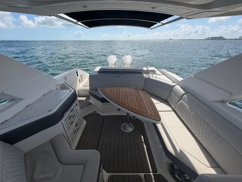 Slide: The Image of Sea Ray SLX 310 Outboard 2024 - 29