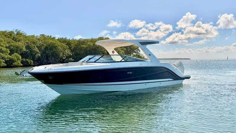 Slide: The Image of Sea Ray SLX 310 Outboard 2024 - 4