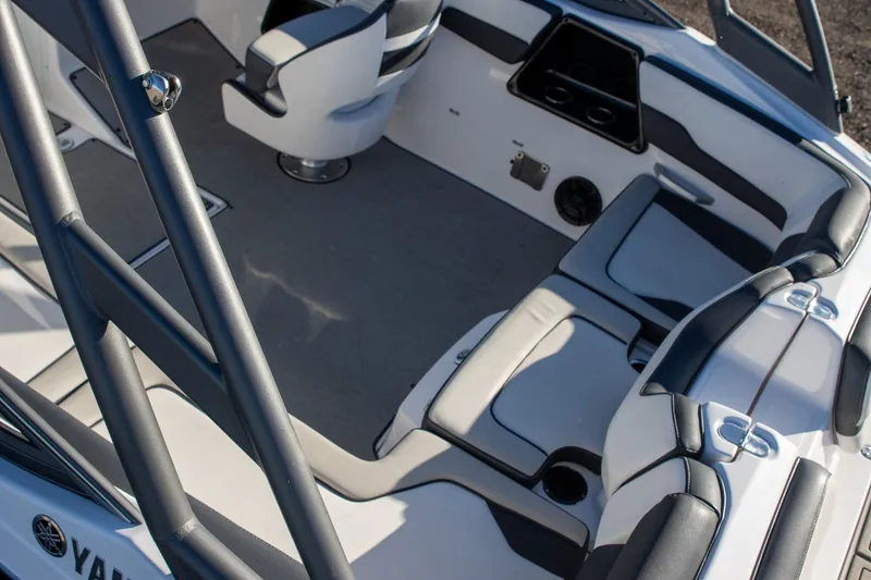 Slide: The Image of Yamaha AR195 2021 - 6