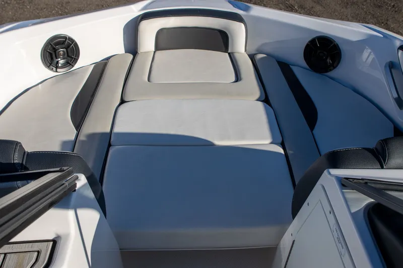 Slide: The Image of Yamaha AR195 2021 - 8