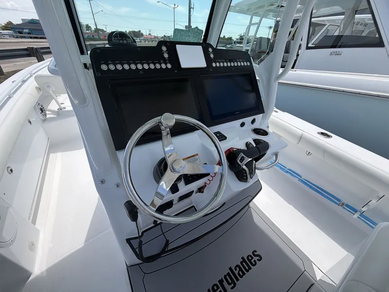 Slide: The Image of Everglades 273 Center Console 2026 - 17