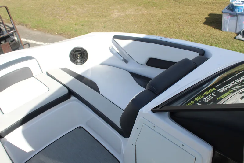 Slide: The Image of Yamaha AR195 2021 - 17