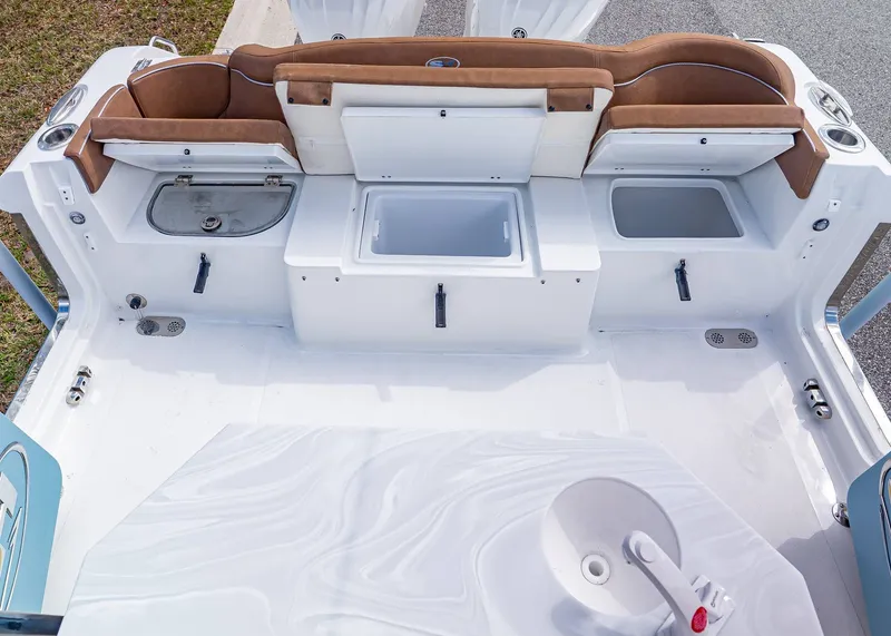 Slide: The Image of Sea Hunt Ultra 265 SE 2026 - 10