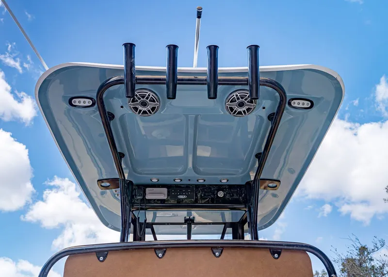 Slide: The Image of Sea Hunt Ultra 265 SE 2026 - 12