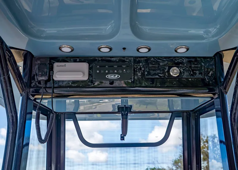 Slide: The Image of Sea Hunt Ultra 265 SE 2026 - 13