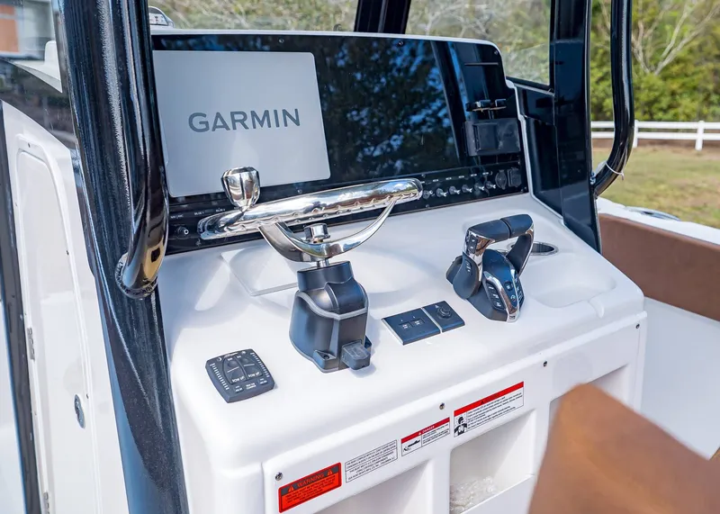 Slide: The Image of Sea Hunt Ultra 265 SE 2026 - 15