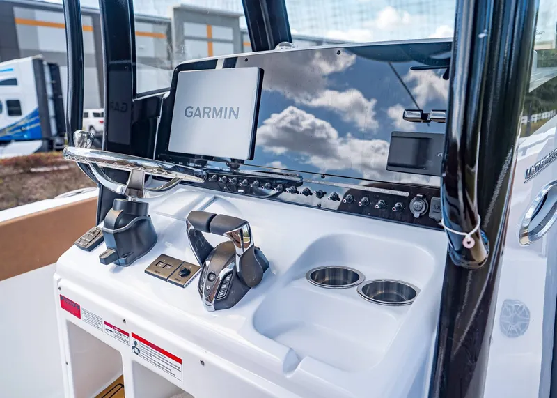 Slide: The Image of Sea Hunt Ultra 265 SE 2026 - 16