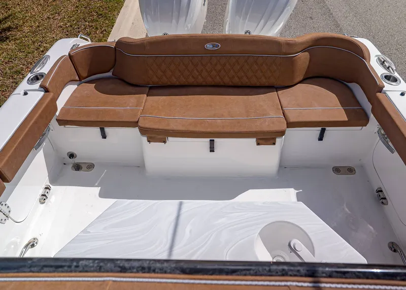 Slide: The Image of Sea Hunt Ultra 265 SE 2026 - 6