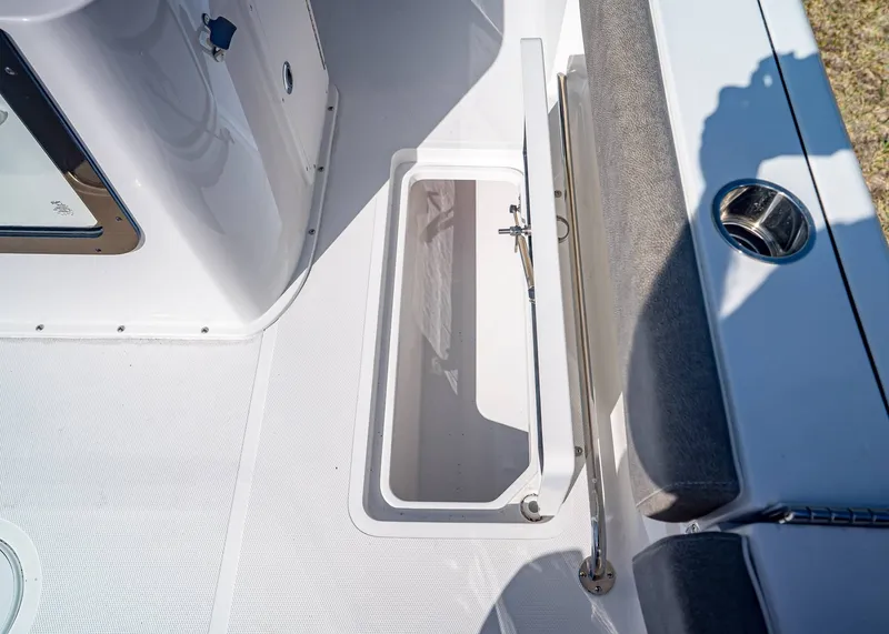 Slide: The Image of Sea Hunt Gamefish 27 Coffin Box 2026 - 14