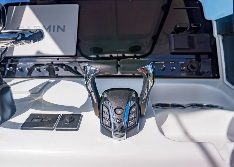 Slide: The Image of Sea Hunt Gamefish 27 Coffin Box 2026 - 20