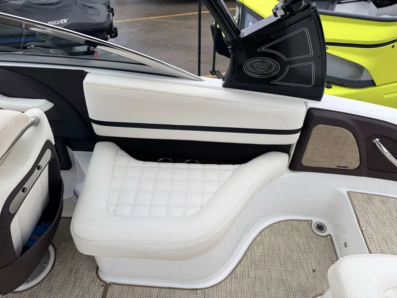 Slide: The Image of Cobalt R5 Surf 2019 - 10