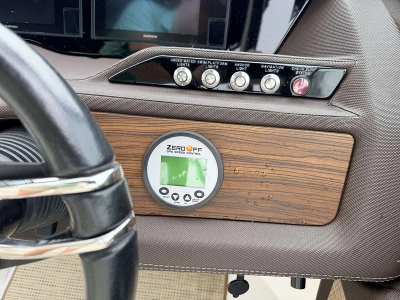 Slide: The Image of Cobalt R5 Surf 2019 - 13