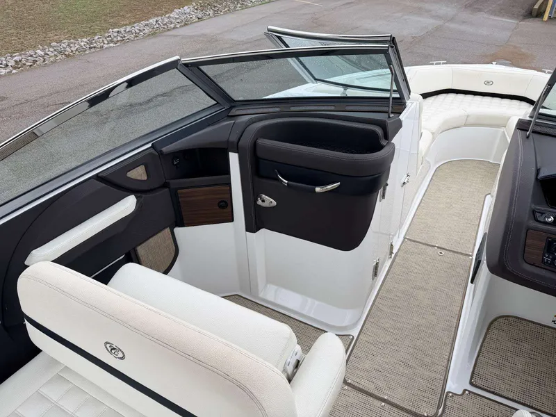 Slide: The Image of Cobalt R5 Surf 2019 - 16