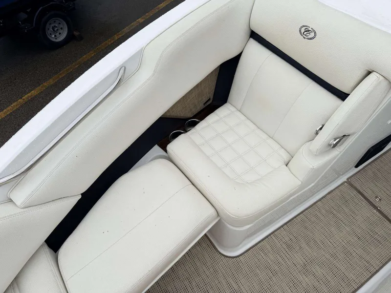 Slide: The Image of Cobalt R5 Surf 2019 - 19