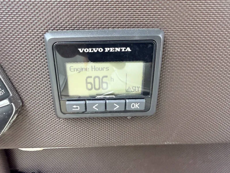 Slide: The Image of Cobalt R5 Surf 2019 - 22