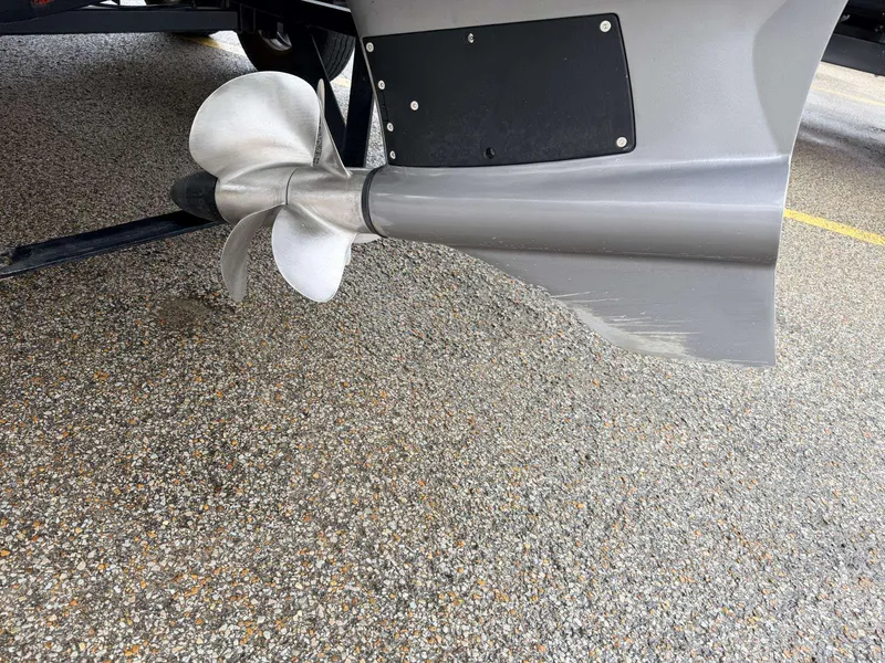 Slide: The Image of Cobalt R5 Surf 2019 - 6