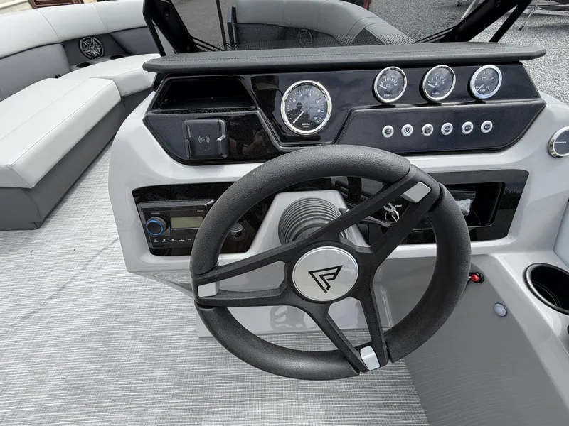 Slide: The Image of Viaggio Lago V 20 C-HONDA 115 2026 - 7