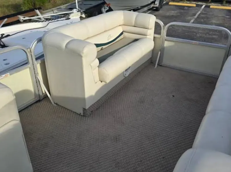 Slide: The Image of Interior of a 2001 Bennington 2050 LX pontoon boat. - 10