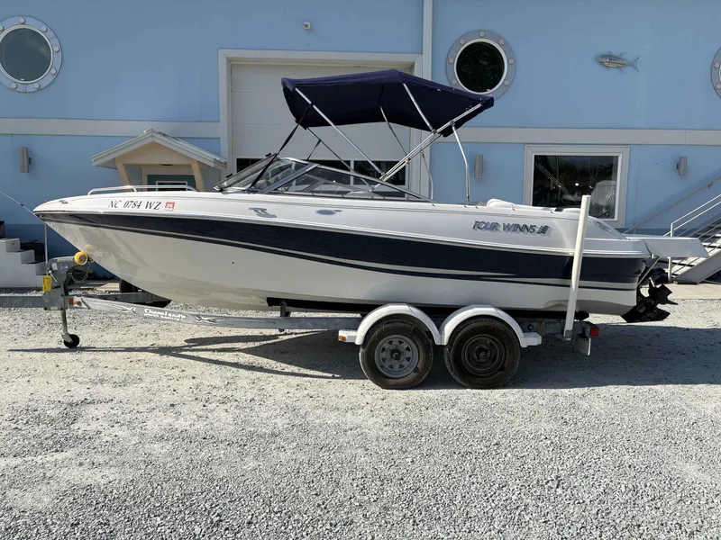 The Image of Four Winns HORIZON 20 2004 - 1