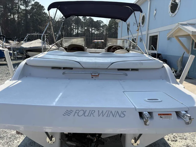 Slide: The Image of Four Winns HORIZON 20 2004 - 17