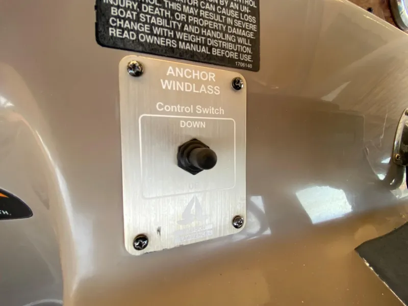 Slide: The Image of Bayliner 265 2003 anchor windlass control switch - 11