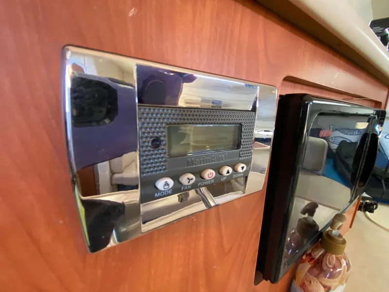 Slide: The Image of Control panel on 2003 Bayliner 265 boat. - 23