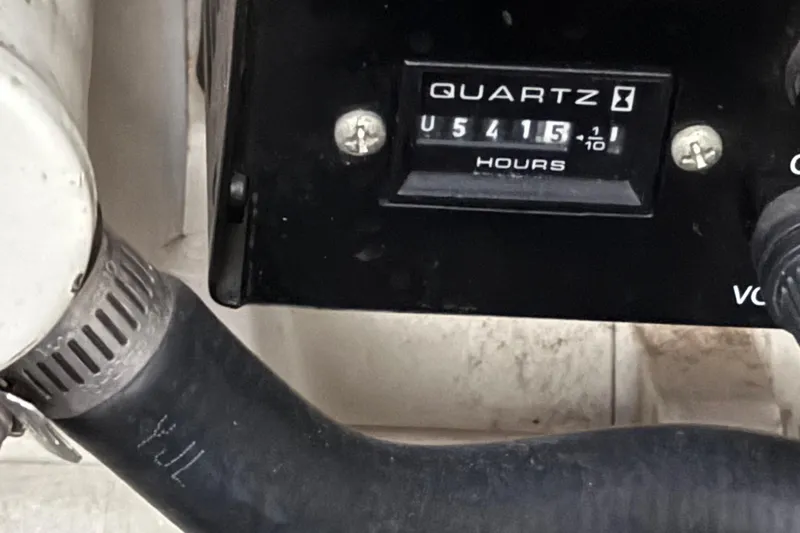 Slide: The Image of Hour meter showing 541.5 hours on a 2003 Bayliner 265 boat. - 37
