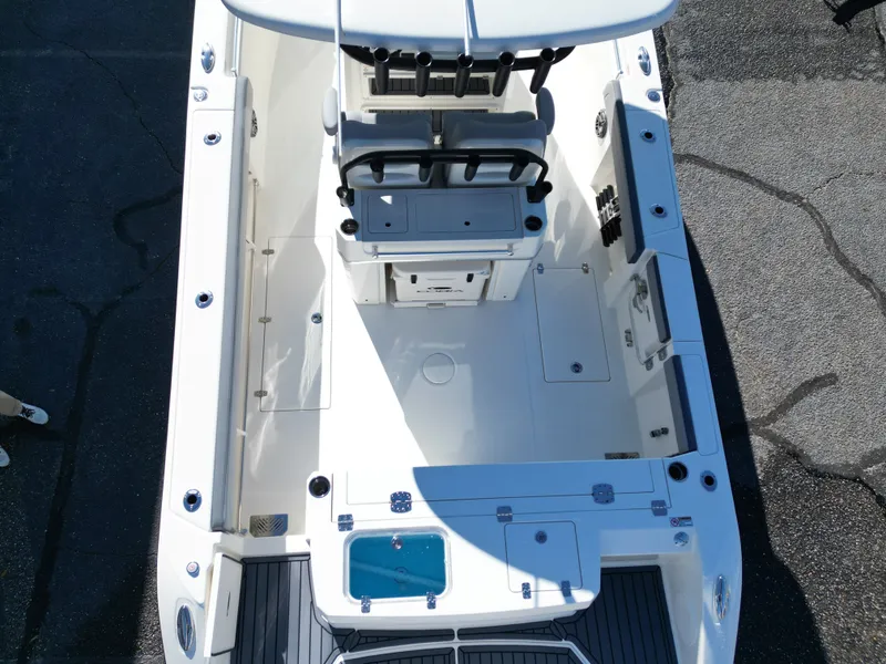 Slide: The Image of Cobia 285CC 2026 - 17