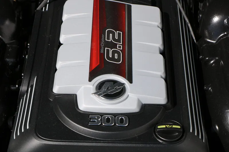Slide: The Image of Mercury 6.2L engine in Chaparral 23 SSi 2026 boat. - 28