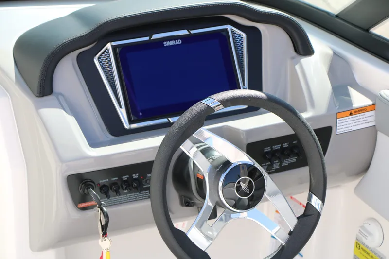 Slide: The Image of Chaparral 23 SSi 2026 helm with Simrad display. - 33