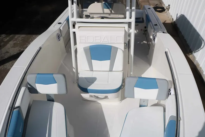 Slide: The Image of Robalo R200 Center Console 2026 - 22