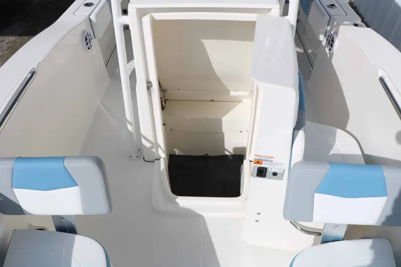 Slide: The Image of Robalo R200 Center Console 2026 - 26
