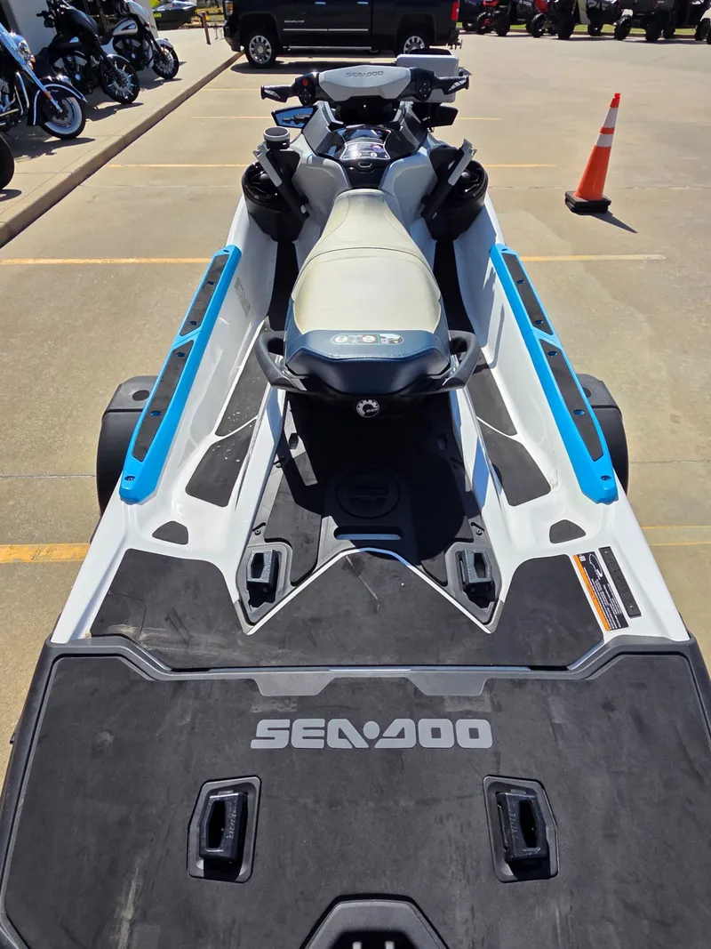 Slide: The Image of Sea-Doo FishPro Sport 170 iDF iBR Sound System 2024 - 9