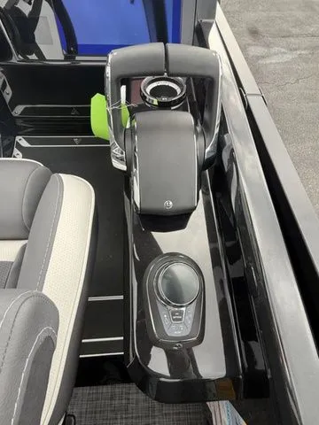 Slide: The Image of Viaggio By Misty Harbor D28UW A-T TW400 2026 - 8