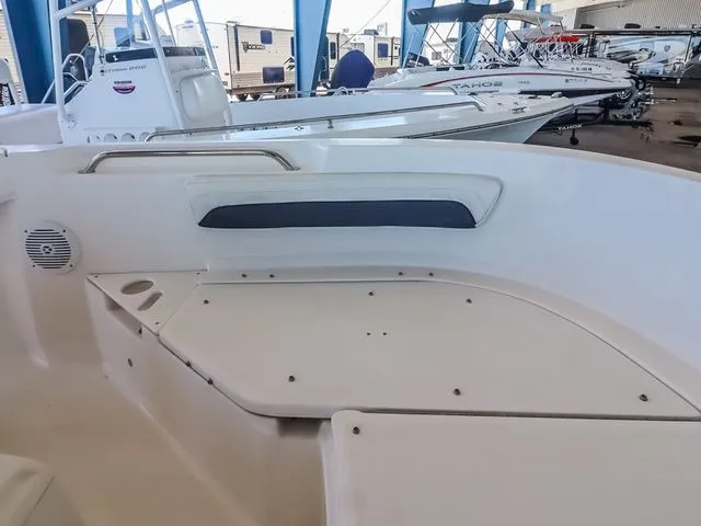 Slide: The Image of Bayliner T200CC 2021 - 11