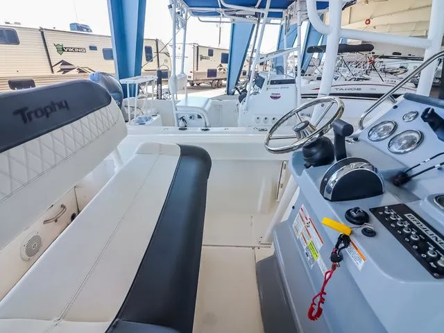 Slide: The Image of Bayliner T200CC 2021 - 13