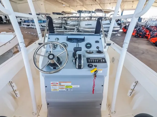 Slide: The Image of Bayliner T200CC 2021 - 15