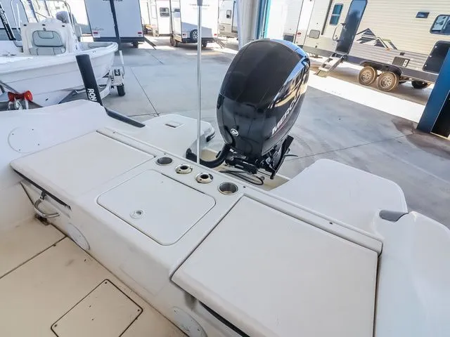 Slide: The Image of Bayliner T200CC 2021 - 16