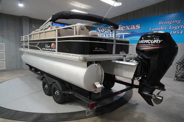 Slide: The Image of Sun Tracker Fishin' Barge 20 DLX 2018 - 10
