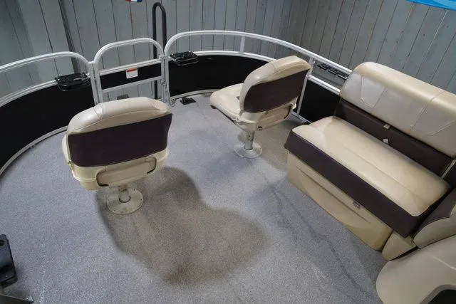 Slide: The Image of Sun Tracker Fishin' Barge 20 DLX 2018 - 12