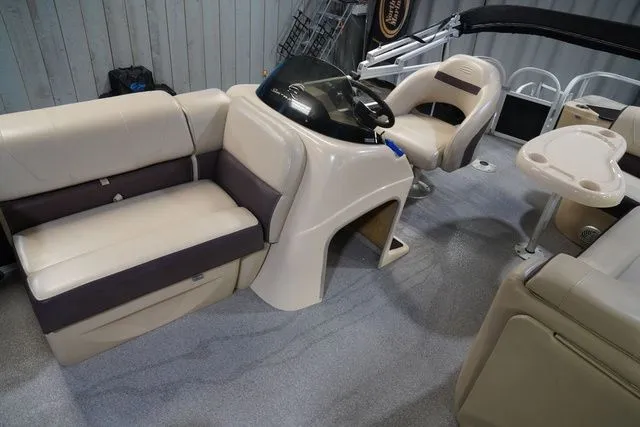 Slide: The Image of Sun Tracker Fishin' Barge 20 DLX 2018 - 13