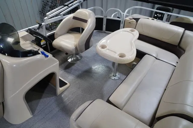 Slide: The Image of Sun Tracker Fishin' Barge 20 DLX 2018 - 15