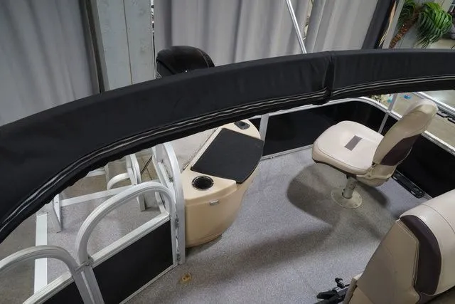 Slide: The Image of Sun Tracker Fishin' Barge 20 DLX 2018 - 21