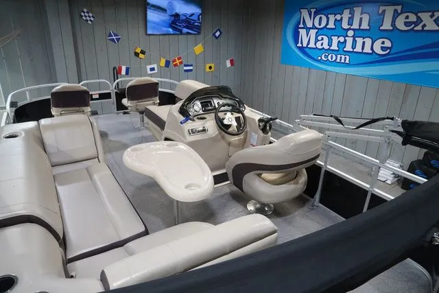 Slide: The Image of Sun Tracker Fishin' Barge 20 DLX 2018 - 23