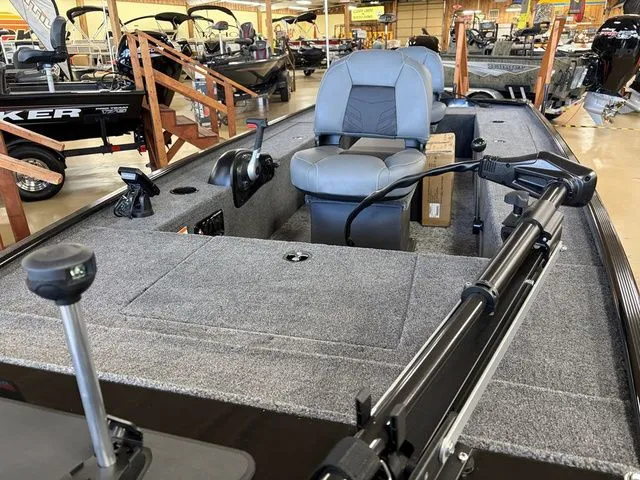 Slide: The Image of Tracker Panfish 17 2026 - 31