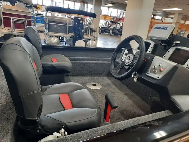 Slide: The Image of Tracker Pro Team 175 TF 2026 - 28