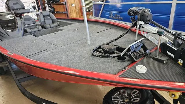 Slide: The Image of Tracker Savage 215 2026 - 19