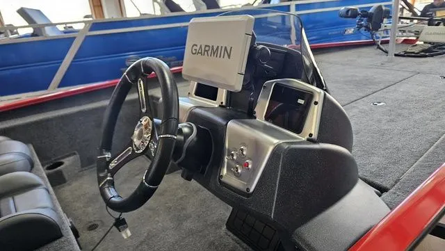 Slide: The Image of Tracker Savage 215 2026 - 5