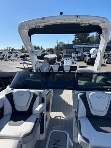 Slide: The Image of Avalon Carbon Series Excalibur Elite Windshield W/ 400HP 2025 - 14