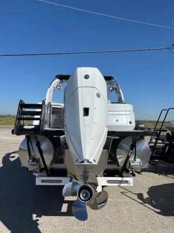 Slide: The Image of Avalon Carbon Series Excalibur Elite Windshield W/ 400HP 2025 - 23